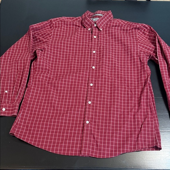 Eddie Bauer Men's Burgundy Plaid wrinkle, free, relaxed fit Button Down Shirt - Picture 1 of 5
